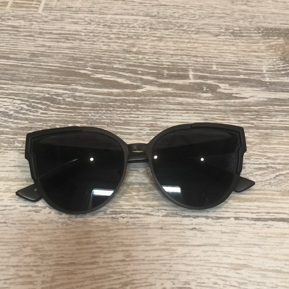 Quay sunglasses - Picture 1 of 2